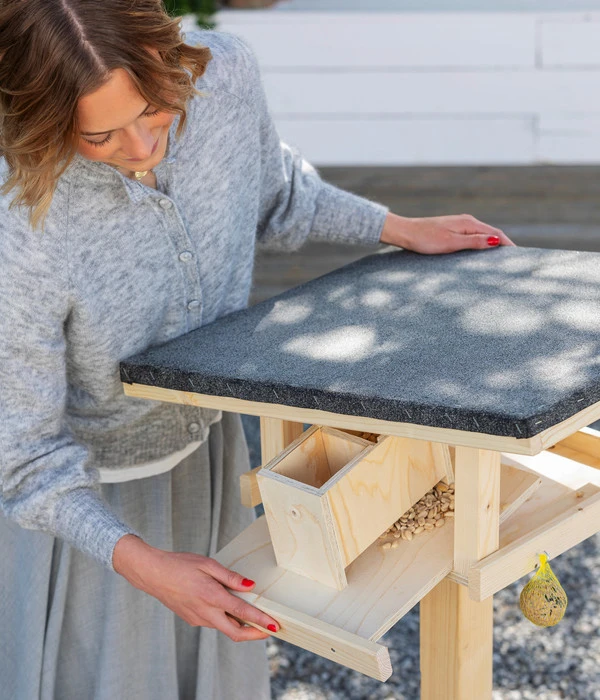 Dehner Natura Futterhaus Rofan, Geflammt, Inkl. Ständer, Ca. B84,3/H129,7/T84,3 Cm 9 Dehner Natura Futterhaus Rofan, Geflammt, Inkl. Ständer, Ca. B84,3/H129,7/T84,3 Cm – Bild 9