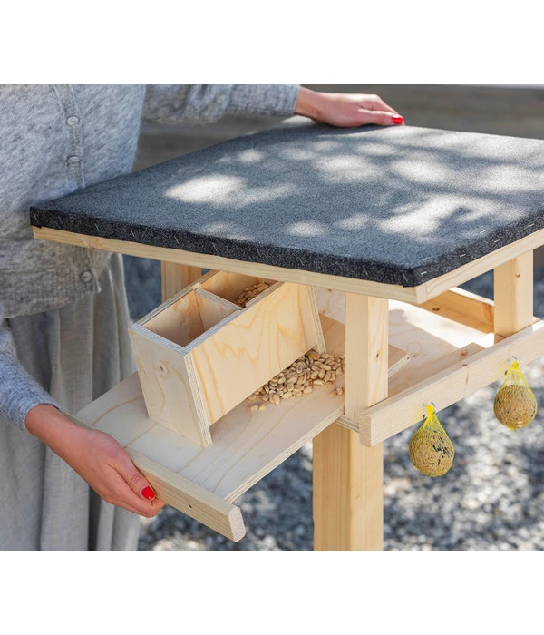 Dehner Natura Futterhaus Rofan, Geflammt, Inkl. Ständer, Ca. B84,3/H129,7/T84,3 Cm 14 Dehner Natura Futterhaus Rofan, Geflammt, Inkl. Ständer, Ca. B84,3/H129,7/T84,3 Cm – Bild 14